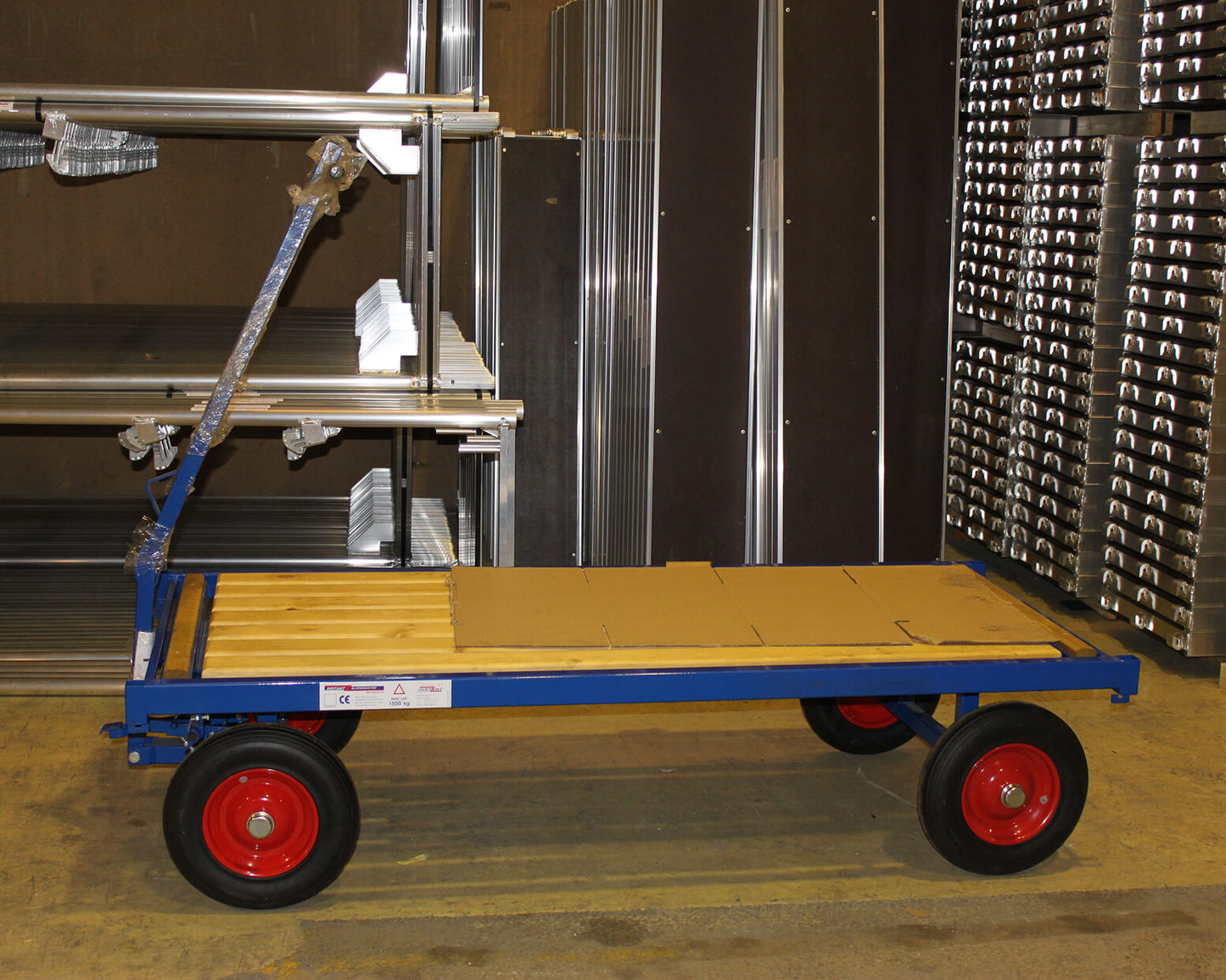Fyrhjulsstyrd flakvagn 100×200