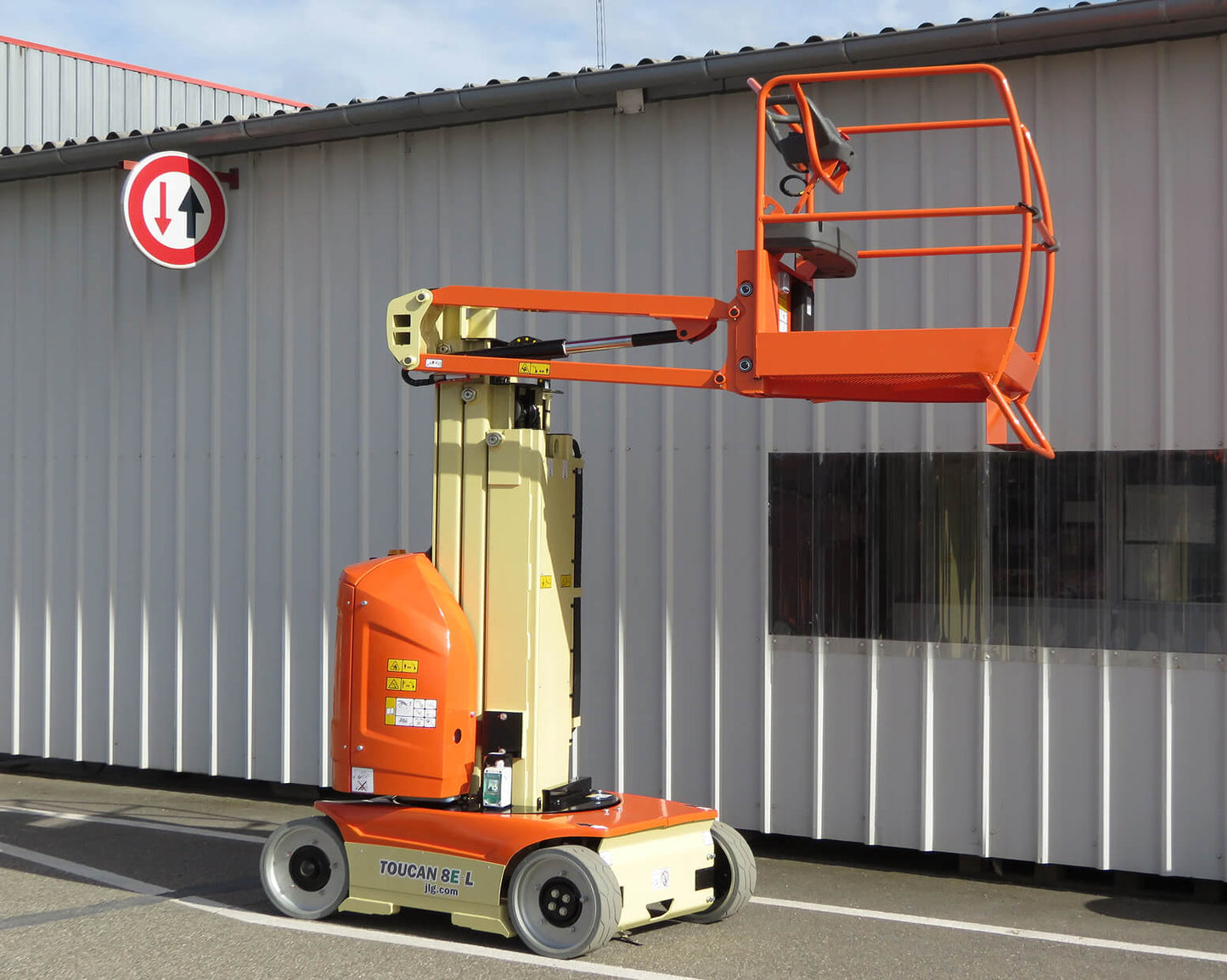 JLG Toucan 8E L Mastlift