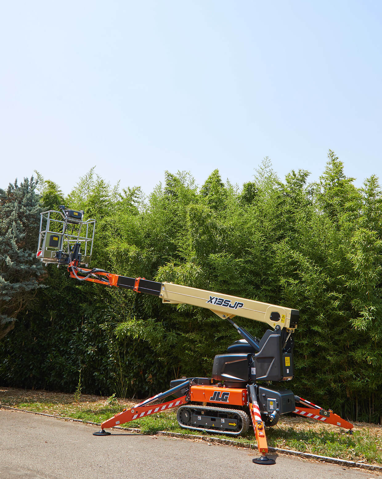 JLG X13SJP Bomlift vikbom stödben larvband